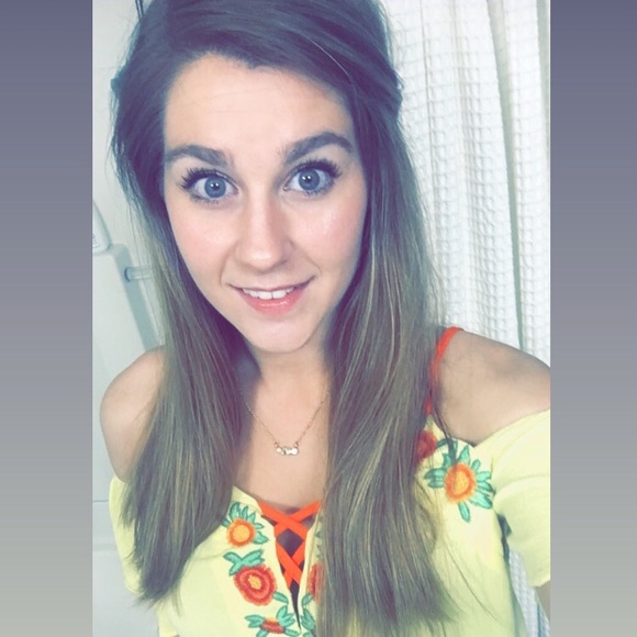 Meet your Posher, Claire - Picture 1 of 1